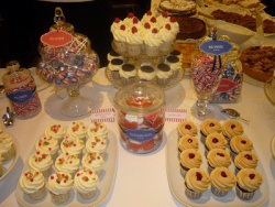 Wahre Gaumenfreuden beim Deutsch-Amerikanischer Charity Bazaar: selbst gemachte Cupcakes - Foto: Jutta Höflich